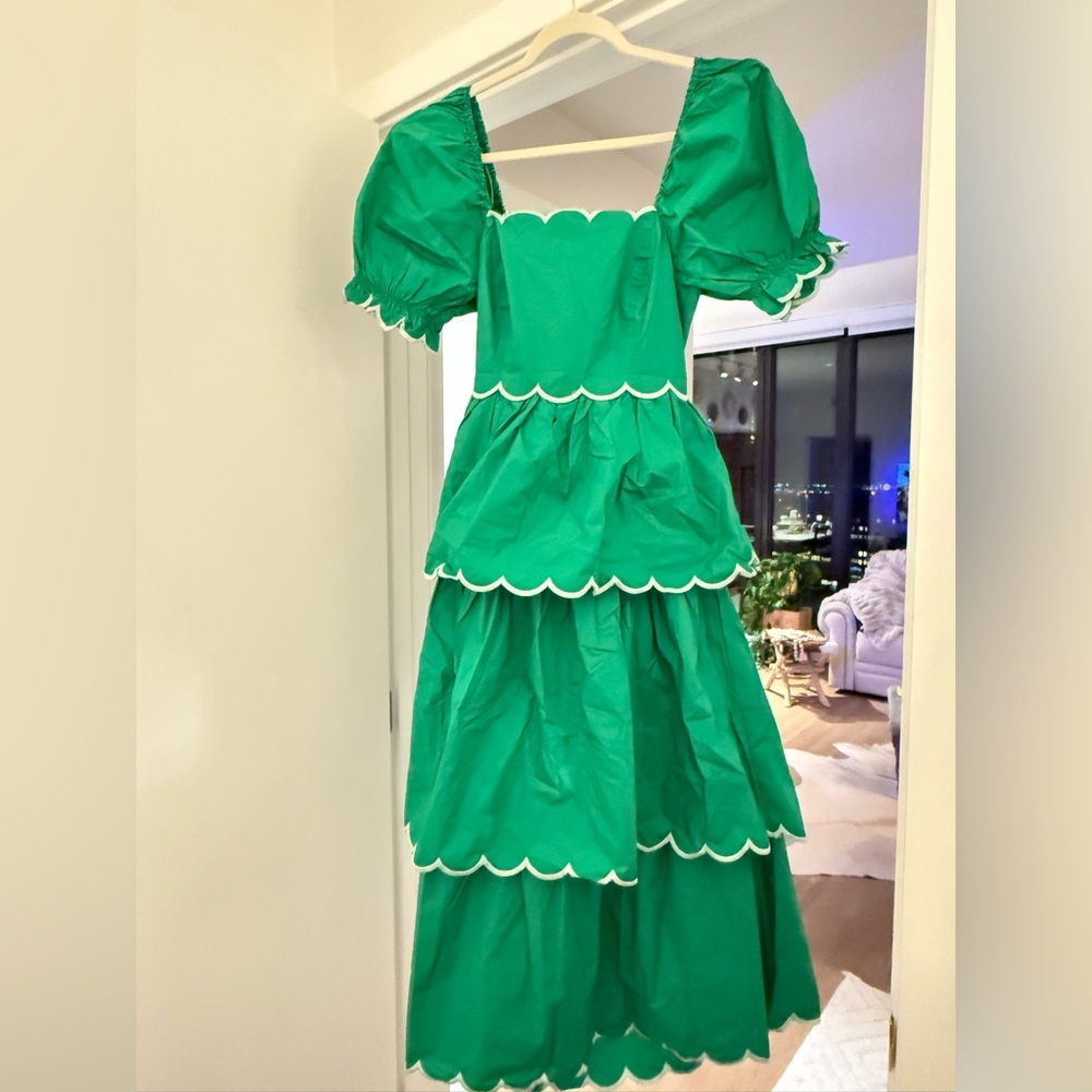 ENGLISH FACTORY Kelly Green Scalloped Tiered Dress
